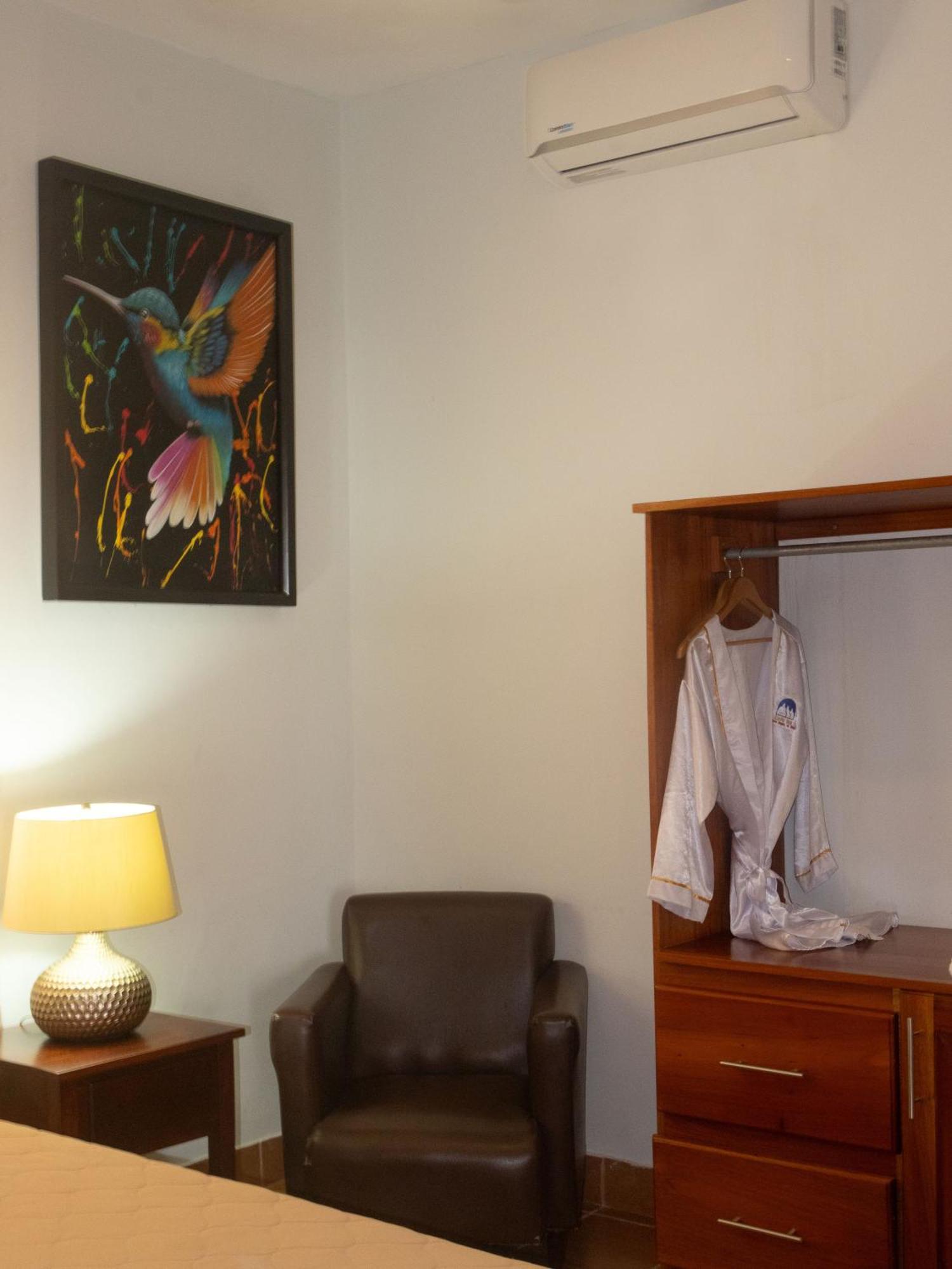 Hotel Leon Inn Kültér fotó