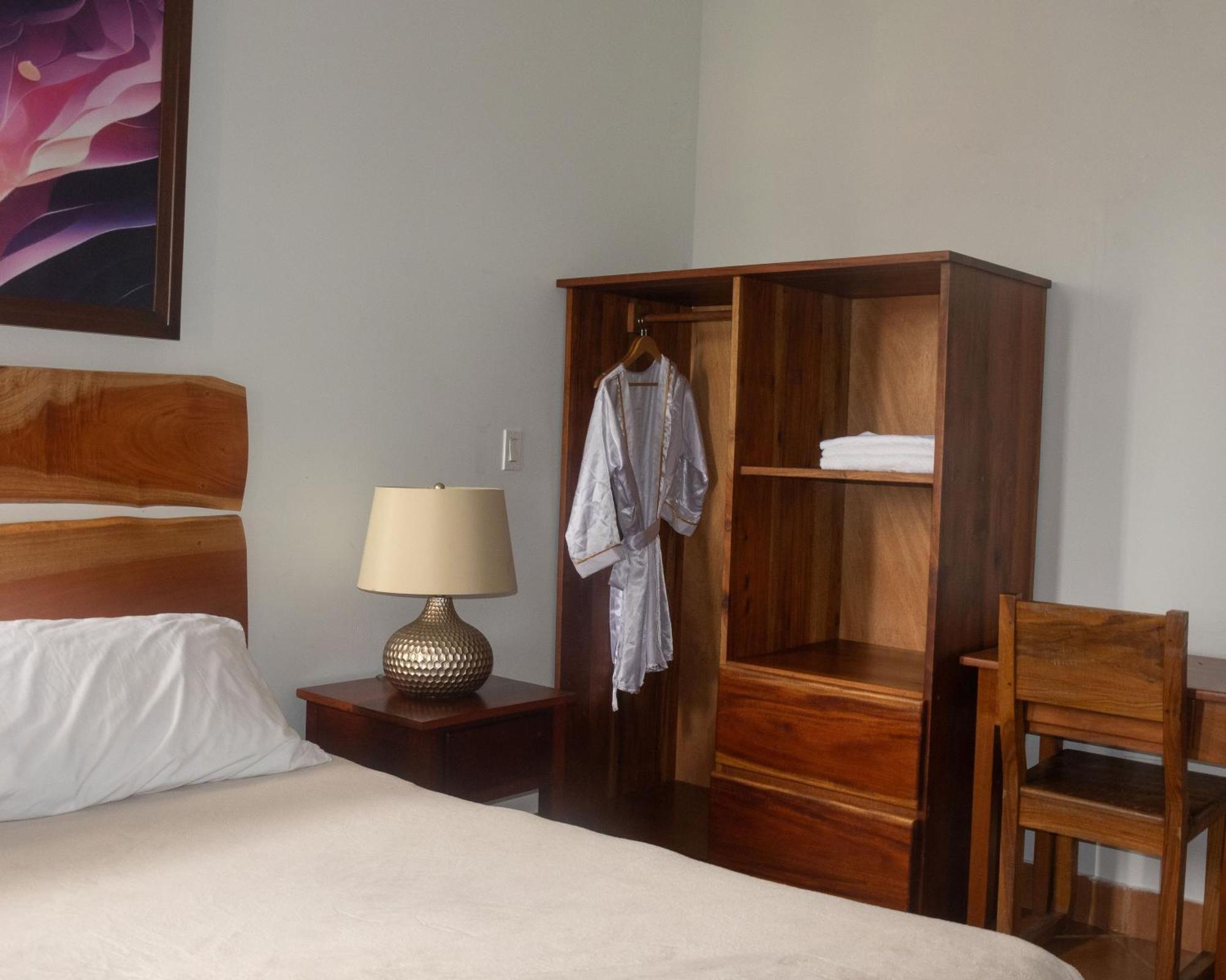 Hotel Leon Inn Kültér fotó